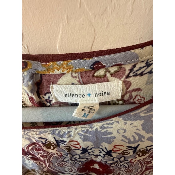 Silence Noise Dress Womens Medium Blue Bohemian Floral Crew Neck Witchy Festival - Picture 3 of 4